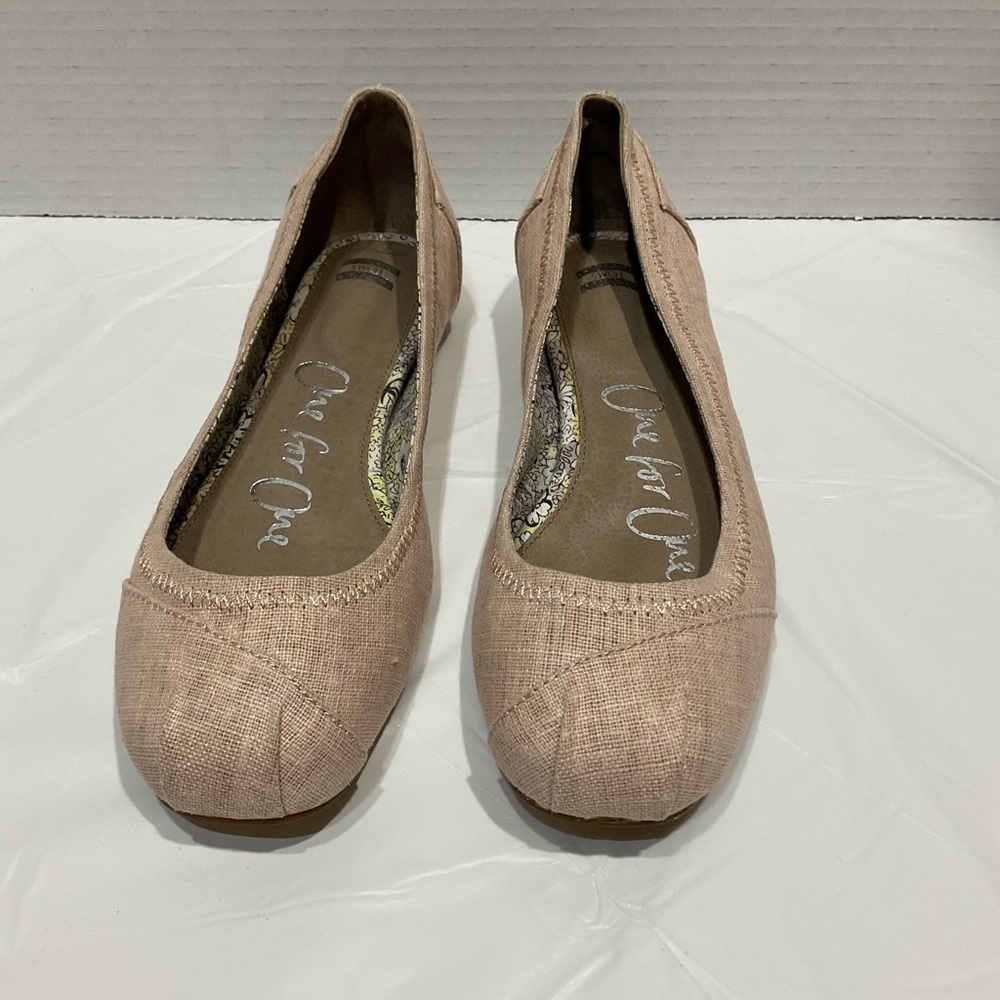 Women's Beige Flats